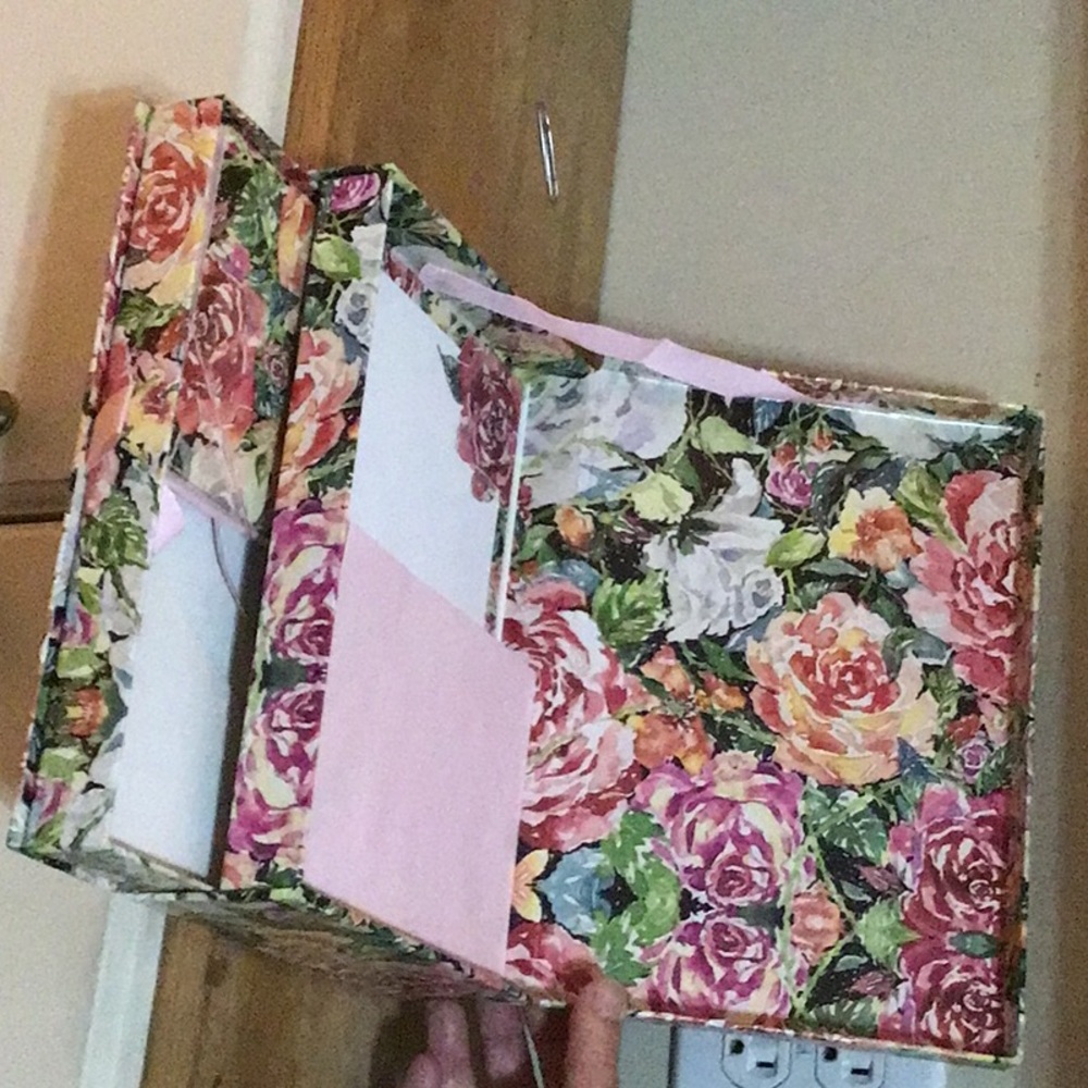 SOLDFloral Stationary box w pink/white stationary